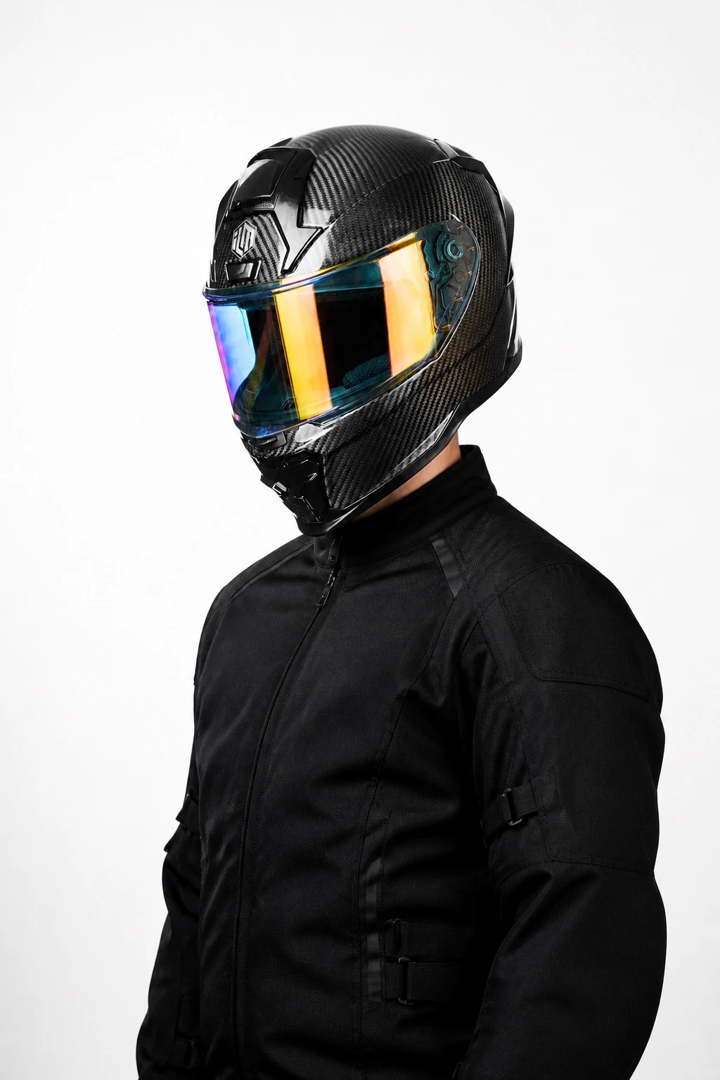 Motociclista con casco ILM MF577P de fibra de carbono